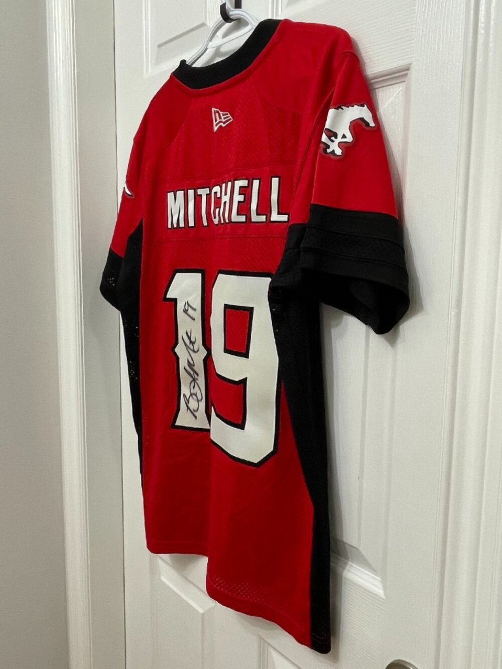 Autographed Bo Levi Mitchell Calgary Stampeders New Era CFL Jersey Medium Signed - Picture 11 of 13